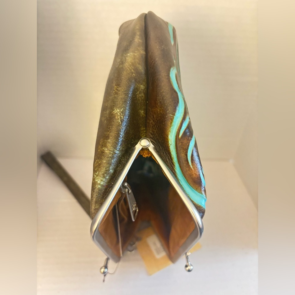 PATRICIA NASH SAVENA TURQUOISE TOOLED LEATHER FRAMED KISS-LOCK WRISTLET - Picture 4 of 15